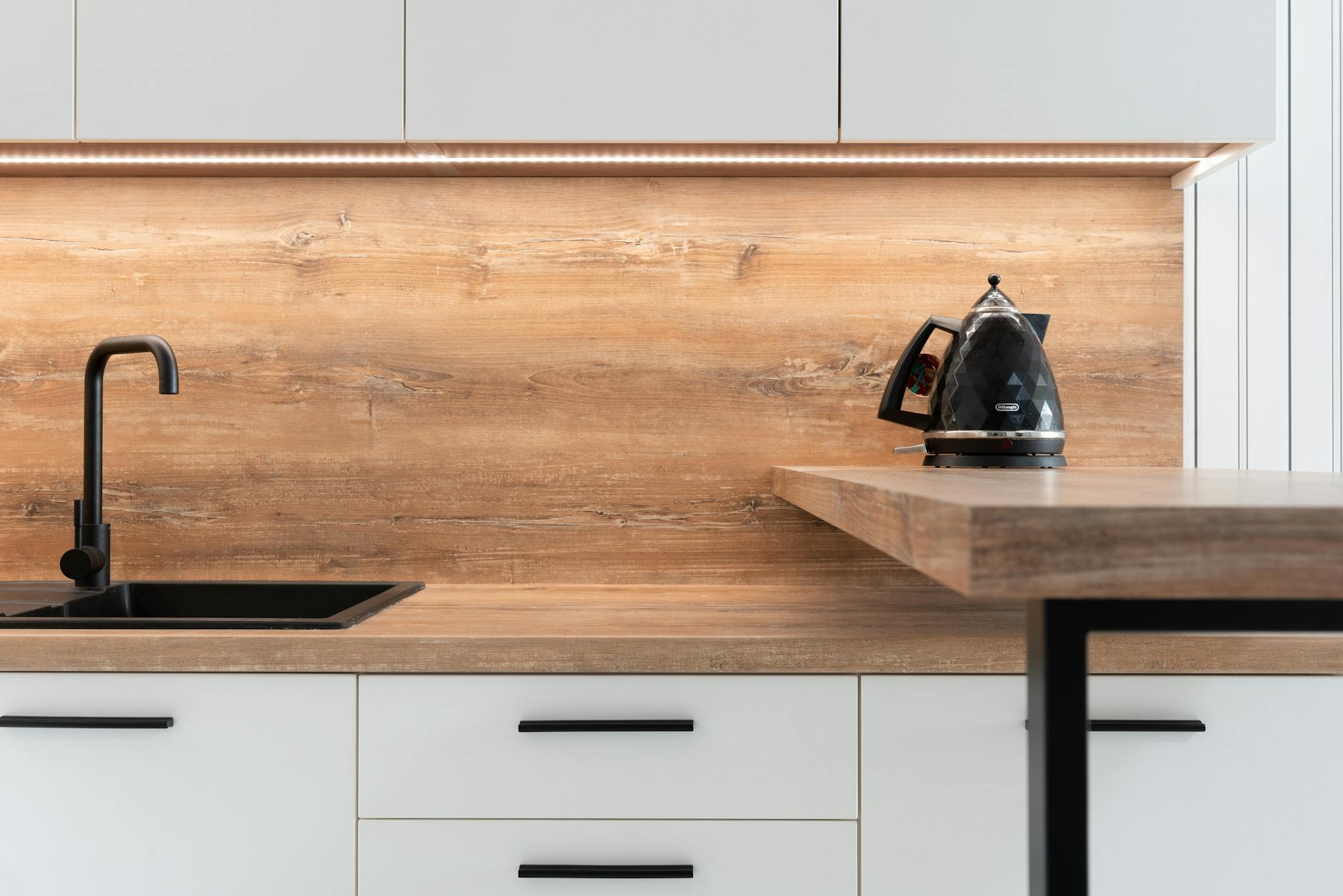 Solve Kitchen Faucet Problems: Quick DIY Fixes