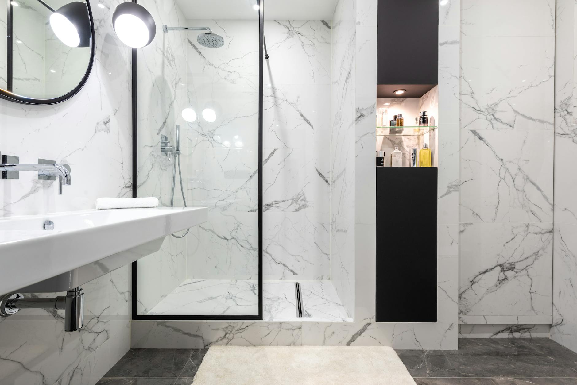 7 Timeless Bathroom Ideas in Black and White for 2025